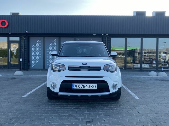 Білий Кіа Soul, об'ємом двигуна 2 л та пробігом 196 тис. км за 8900 $, фото 5 на Automoto.ua