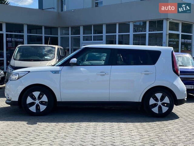 Киа Soul 2016 в Житомире на Automoto.ua Белый Киа Soul, объемом двигателя 0 л и пробегом 132 тыс. км за 7999 $, фото 4 на Automoto.ua