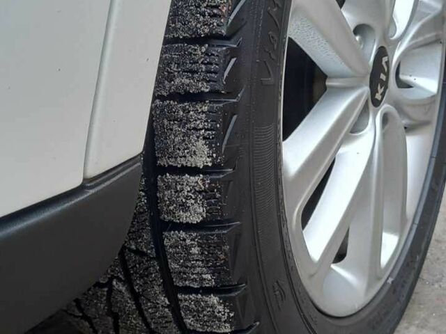 Белый Киа Soul, объемом двигателя 2 л и пробегом 130 тыс. км за 11700 $, фото 19 на Automoto.ua