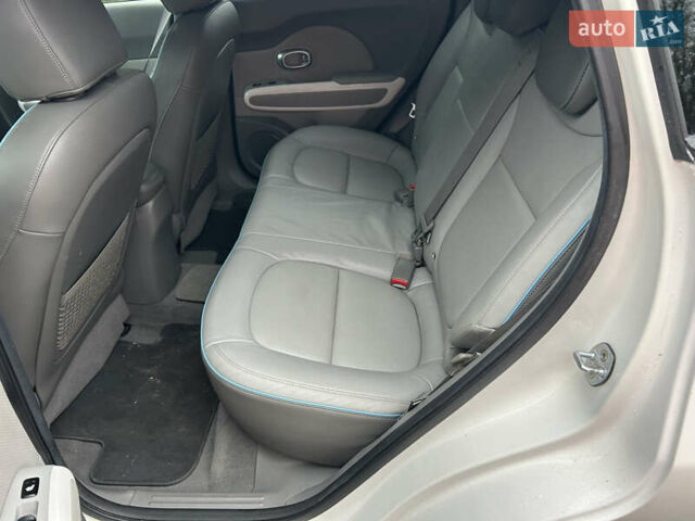 Білий Кіа Soul, об'ємом двигуна 0 л та пробігом 113 тис. км за 6900 $, фото 3 на Automoto.ua