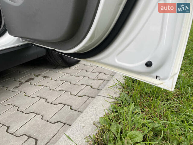 Білий Кіа Soul, об'ємом двигуна 0 л та пробігом 127 тис. км за 7500 $, фото 23 на Automoto.ua