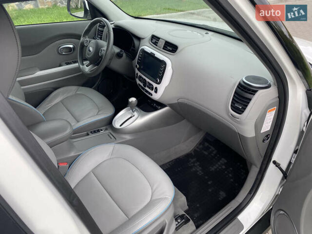 Білий Кіа Soul, об'ємом двигуна 0 л та пробігом 127 тис. км за 7500 $, фото 21 на Automoto.ua