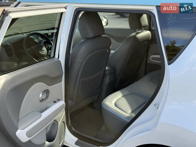Белый Киа Soul, объемом двигателя 0 л и пробегом 149 тыс. км за 6950 $, фото 16 на Automoto.ua