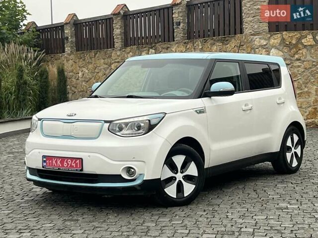 Білий Кіа Soul, об'ємом двигуна 0 л та пробігом 128 тис. км за 6750 $, фото 1 на Automoto.ua