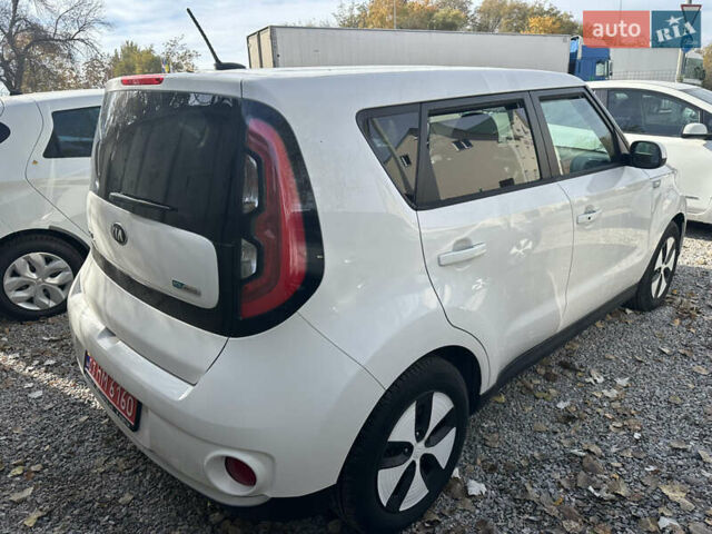 Белый Киа Soul, объемом двигателя 0 л и пробегом 112 тыс. км за 7300 $, фото 2 на Automoto.ua