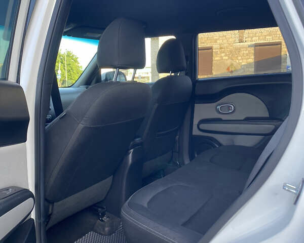 Білий Кіа Soul, об'ємом двигуна 2 л та пробігом 195 тис. км за 8600 $, фото 20 на Automoto.ua