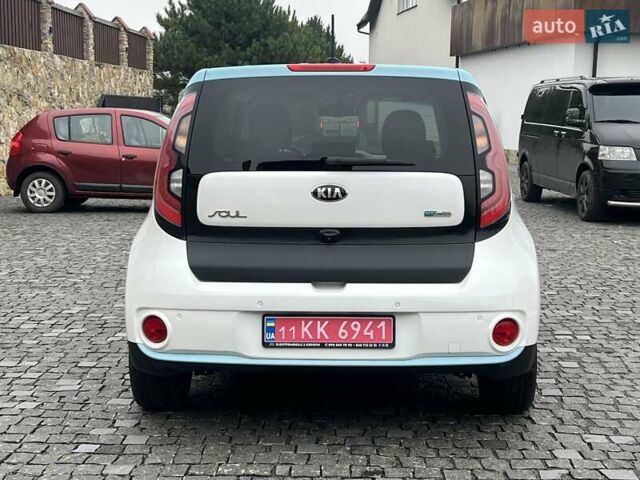 Білий Кіа Soul, об'ємом двигуна 0 л та пробігом 128 тис. км за 6750 $, фото 13 на Automoto.ua