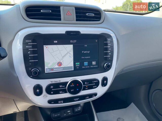 Киа Soul 2016 в Житомире на Automoto.ua Белый Киа Soul, объемом двигателя 0 л и пробегом 132 тыс. км за 7999 $, фото 14 на Automoto.ua