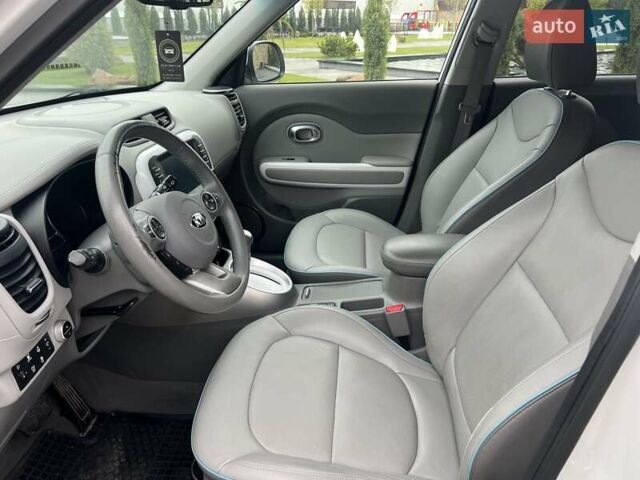 Білий Кіа Soul, об'ємом двигуна 0 л та пробігом 128 тис. км за 6750 $, фото 20 на Automoto.ua