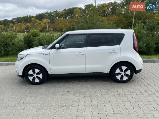 Білий Кіа Soul, об'ємом двигуна 0 л та пробігом 127 тис. км за 7500 $, фото 17 на Automoto.ua