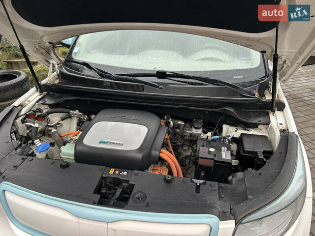 Білий Кіа Soul, об'ємом двигуна 0 л та пробігом 113 тис. км за 6900 $, фото 2 на Automoto.ua