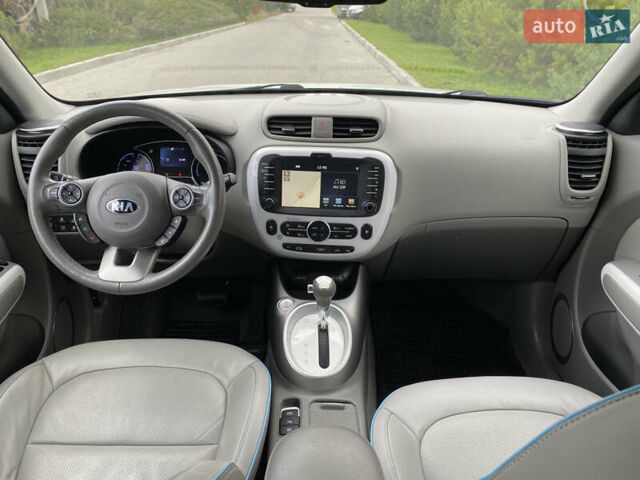 Білий Кіа Soul, об'ємом двигуна 0 л та пробігом 127 тис. км за 7500 $, фото 39 на Automoto.ua