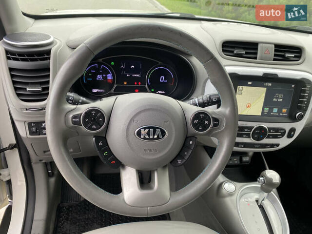 Білий Кіа Soul, об'ємом двигуна 0 л та пробігом 127 тис. км за 7500 $, фото 32 на Automoto.ua