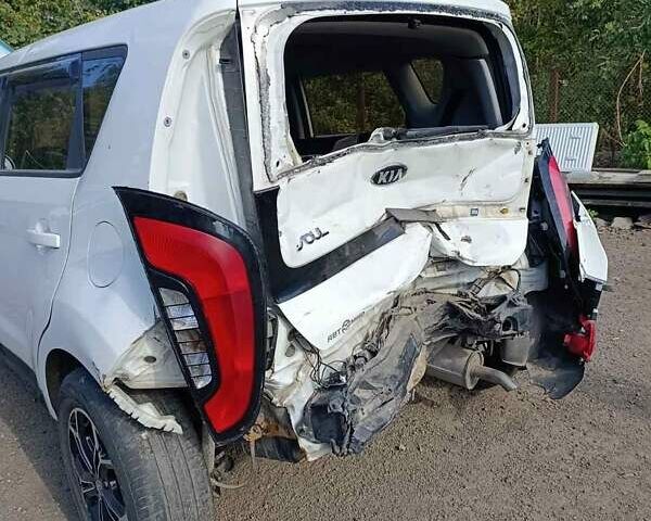Белый Киа Soul, объемом двигателя 1.59 л и пробегом 55 тыс. км за 5200 $, фото 3 на Automoto.ua