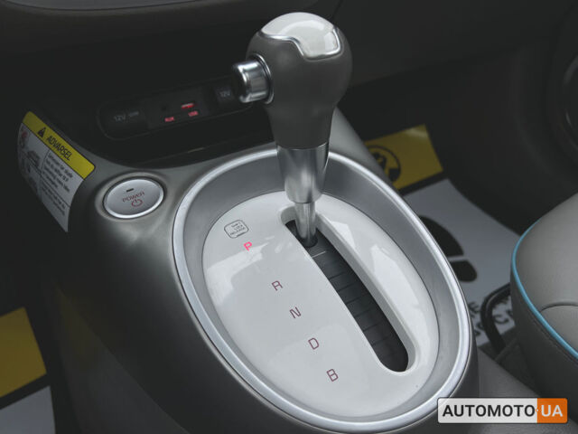 Білий Кіа Soul, об'ємом двигуна 27 л та пробігом 130 тис. км за 8500 $, фото 16 на Automoto.ua