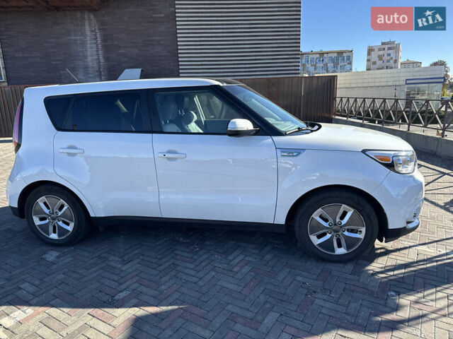 Белый Киа Soul, объемом двигателя 0 л и пробегом 68 тыс. км за 9700 $, фото 2 на Automoto.ua
