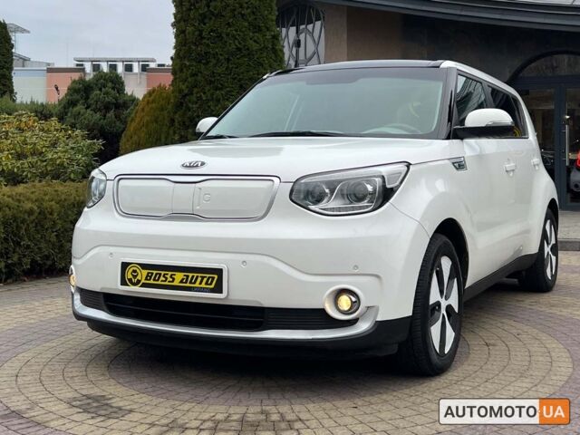 Білий Кіа Soul, об'ємом двигуна 27 л та пробігом 130 тис. км за 8500 $, фото 2 на Automoto.ua