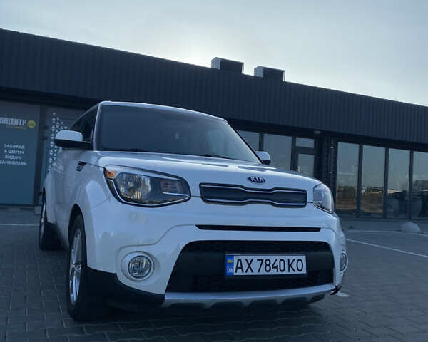 Білий Кіа Soul, об'ємом двигуна 2 л та пробігом 195 тис. км за 8600 $, фото 1 на Automoto.ua