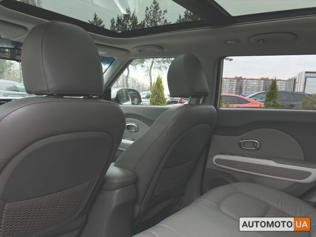 Білий Кіа Soul, об'ємом двигуна 27 л та пробігом 130 тис. км за 8500 $, фото 10 на Automoto.ua