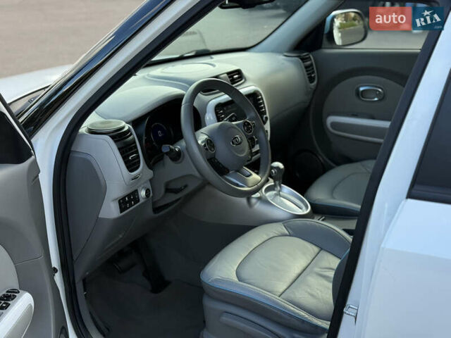 Белый Киа Soul, объемом двигателя 0 л и пробегом 149 тыс. км за 6950 $, фото 13 на Automoto.ua