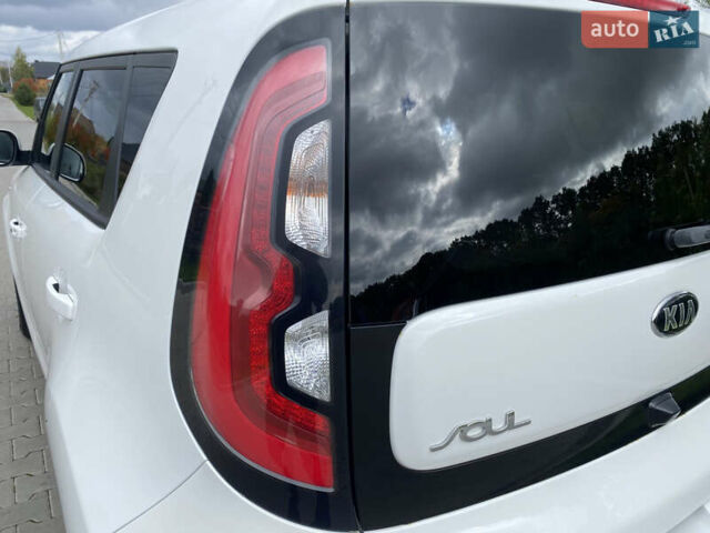 Білий Кіа Soul, об'ємом двигуна 0 л та пробігом 127 тис. км за 7500 $, фото 11 на Automoto.ua