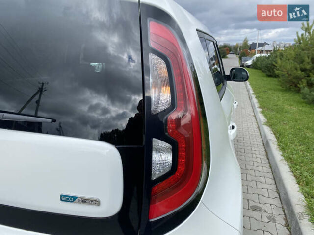 Білий Кіа Soul, об'ємом двигуна 0 л та пробігом 127 тис. км за 7500 $, фото 10 на Automoto.ua