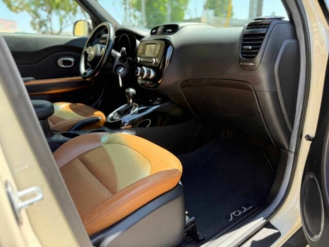 Белый Киа Soul, объемом двигателя 2 л и пробегом 78 тыс. км за 6000 $, фото 6 на Automoto.ua