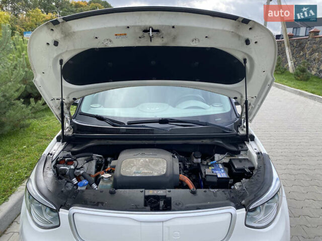 Білий Кіа Soul, об'ємом двигуна 0 л та пробігом 127 тис. км за 7500 $, фото 40 на Automoto.ua