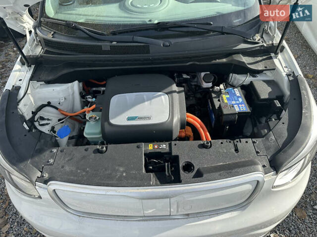 Белый Киа Soul, объемом двигателя 0 л и пробегом 112 тыс. км за 7300 $, фото 18 на Automoto.ua