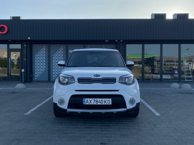 Білий Кіа Soul, об'ємом двигуна 2 л та пробігом 196 тис. км за 8900 $, фото 4 на Automoto.ua