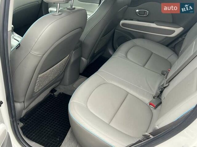 Білий Кіа Soul, об'ємом двигуна 0 л та пробігом 128 тис. км за 6750 $, фото 16 на Automoto.ua