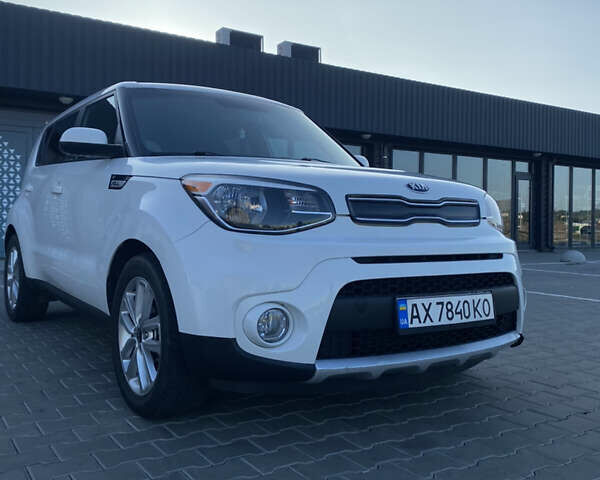 Білий Кіа Soul, об'ємом двигуна 2 л та пробігом 195 тис. км за 8600 $, фото 2 на Automoto.ua
