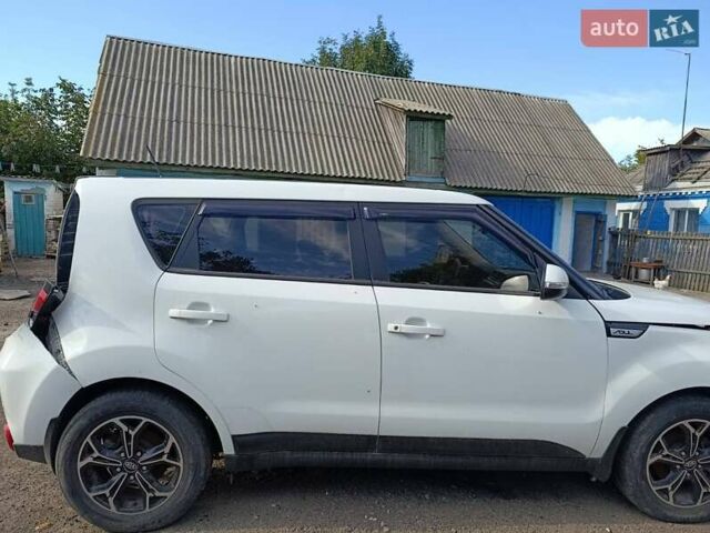 Белый Киа Soul, объемом двигателя 1.59 л и пробегом 55 тыс. км за 5200 $, фото 5 на Automoto.ua