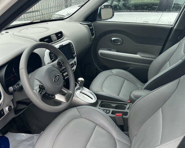 Білий Кіа Soul, об'ємом двигуна 0 л та пробігом 113 тис. км за 6900 $, фото 7 на Automoto.ua