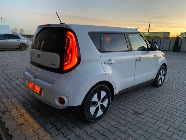 Белый Киа Soul, объемом двигателя 0 л и пробегом 109 тыс. км за 7400 $, фото 4 на Automoto.ua