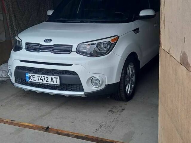 Белый Киа Soul, объемом двигателя 2 л и пробегом 130 тыс. км за 11700 $, фото 2 на Automoto.ua