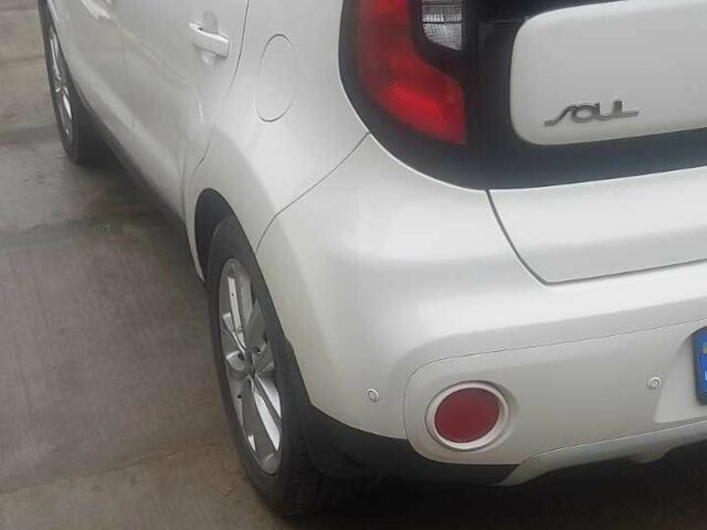 Белый Киа Soul, объемом двигателя 2 л и пробегом 130 тыс. км за 11700 $, фото 6 на Automoto.ua