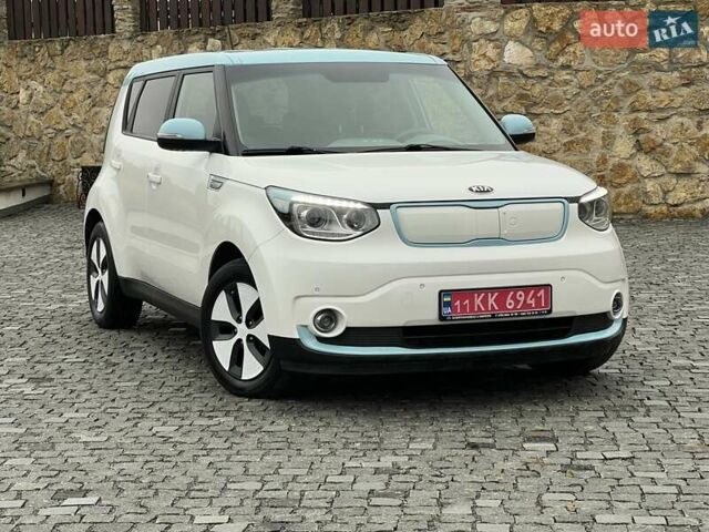 Білий Кіа Soul, об'ємом двигуна 0 л та пробігом 128 тис. км за 6750 $, фото 4 на Automoto.ua