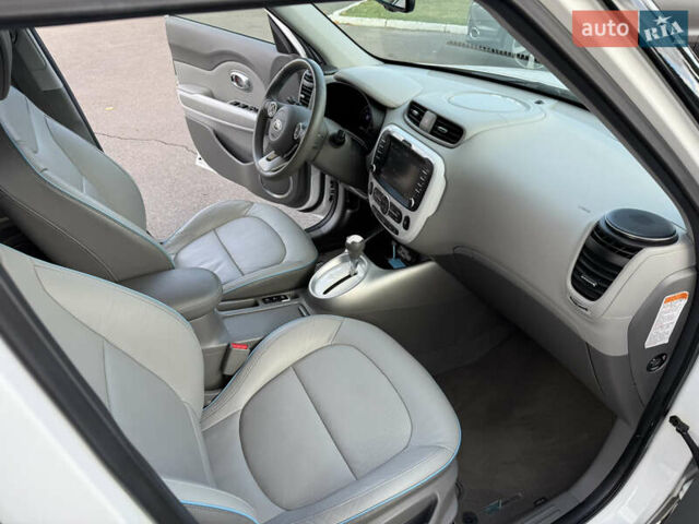 Белый Киа Soul, объемом двигателя 0 л и пробегом 149 тыс. км за 6950 $, фото 24 на Automoto.ua