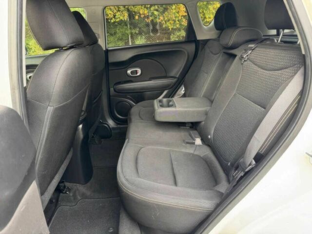 Белый Киа Soul, объемом двигателя 2 л и пробегом 72 тыс. км за 5600 $, фото 10 на Automoto.ua