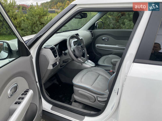 Білий Кіа Soul, об'ємом двигуна 0 л та пробігом 127 тис. км за 7500 $, фото 28 на Automoto.ua