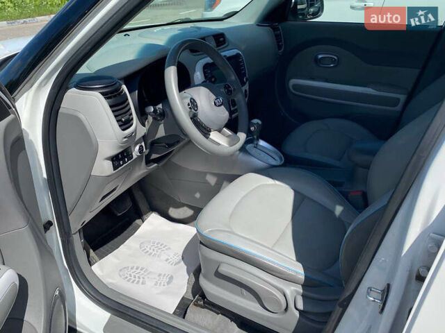 Киа Soul 2016 в Житомире на Automoto.ua Белый Киа Soul, объемом двигателя 0 л и пробегом 132 тыс. км за 7999 $, фото 8 на Automoto.ua