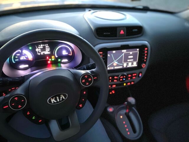 Белый Киа Soul, объемом двигателя 0 л и пробегом 109 тыс. км за 7400 $, фото 6 на Automoto.ua
