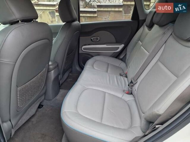 Белый Киа Soul, объемом двигателя 0 л и пробегом 183 тыс. км за 10700 $, фото 10 на Automoto.ua