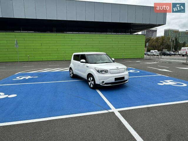 Белый Киа Soul, объемом двигателя 0 л и пробегом 123 тыс. км за 12500 $, фото 1 на Automoto.ua