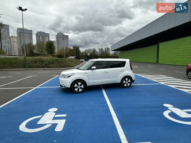 Белый Киа Soul, объемом двигателя 0 л и пробегом 123 тыс. км за 12500 $, фото 2 на Automoto.ua