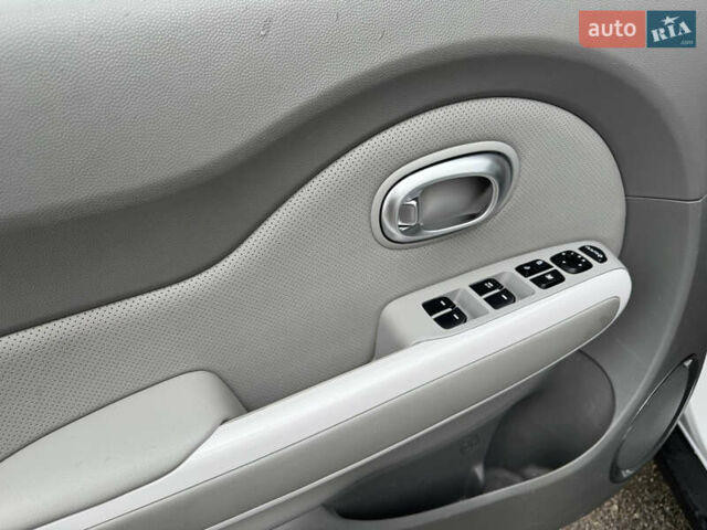 Белый Киа Soul, объемом двигателя 0 л и пробегом 110 тыс. км за 10300 $, фото 8 на Automoto.ua