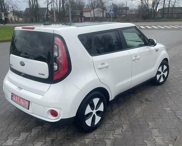 Белый Киа Soul, объемом двигателя 0 л и пробегом 101 тыс. км за 11900 $, фото 1 на Automoto.ua