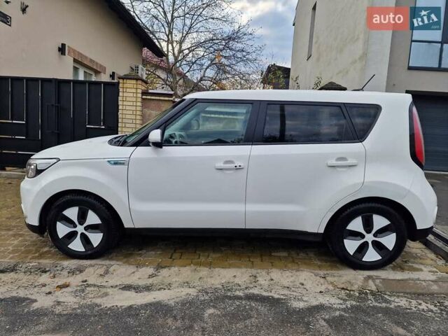 Белый Киа Soul, объемом двигателя 0 л и пробегом 183 тыс. км за 10700 $, фото 1 на Automoto.ua