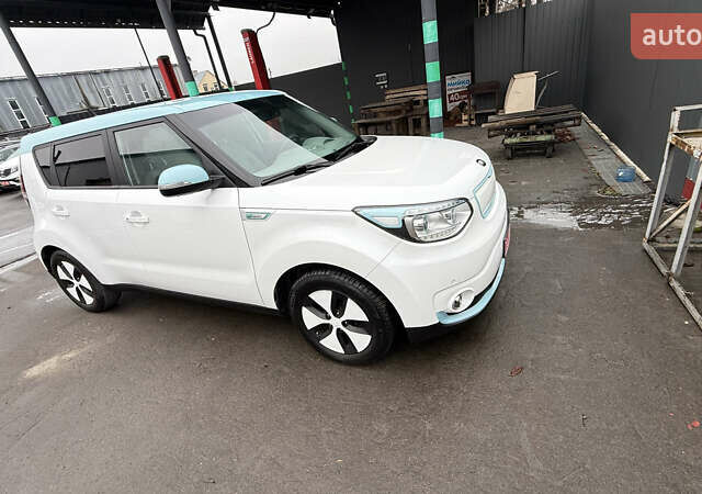 Белый Киа Soul, объемом двигателя 0 л и пробегом 172 тыс. км за 5850 $, фото 19 на Automoto.ua